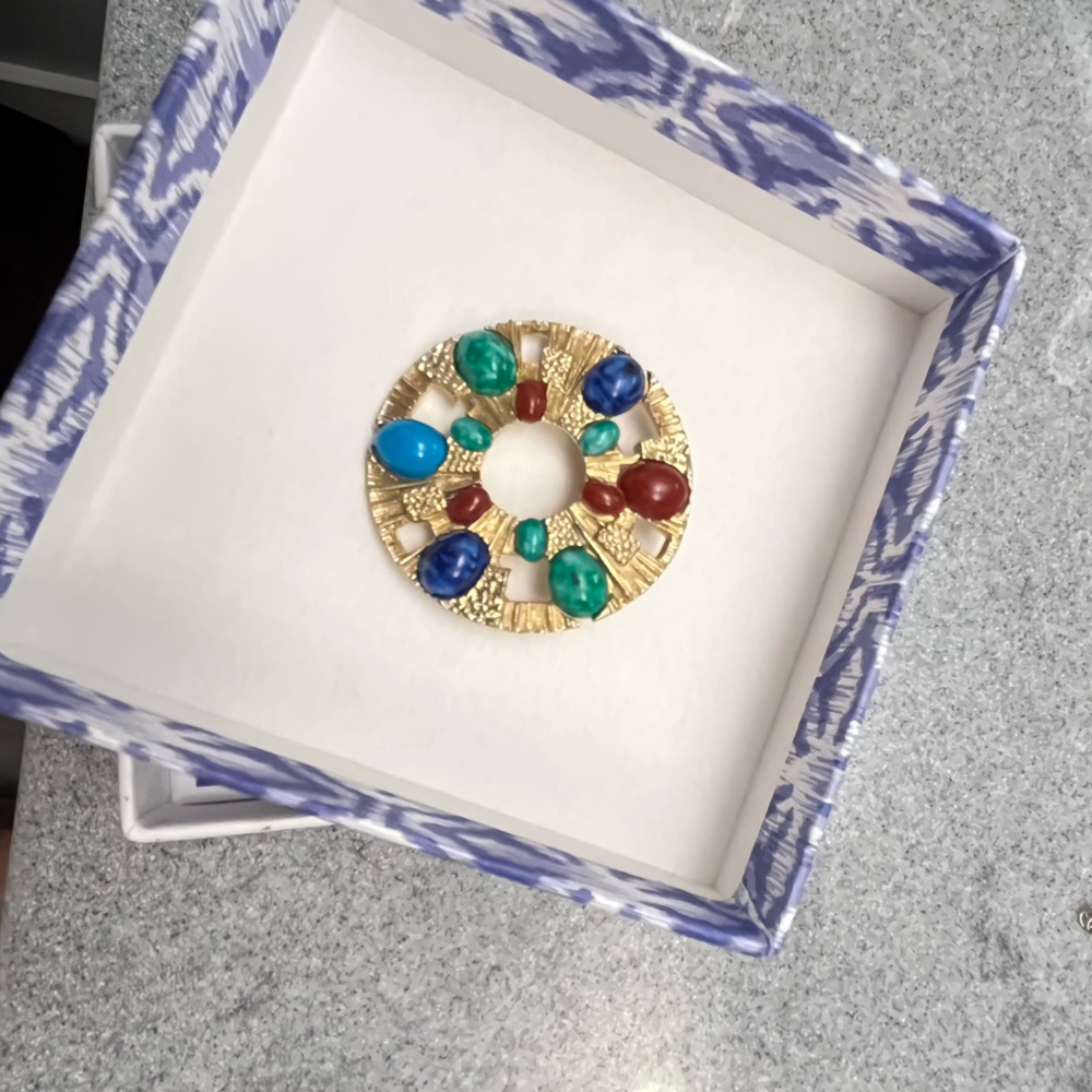 Vintage Brooch/medallion